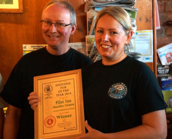 Jo and Richard Bennett win pub of the year award for second time.